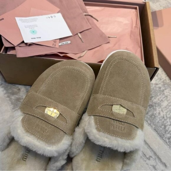 Miu Miu Tan and Cream Slippers - Picture 5 of 8